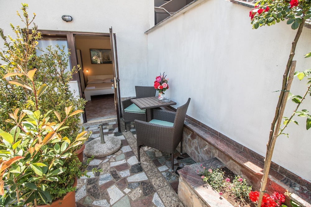 APARTMENT DIVNA 52/66