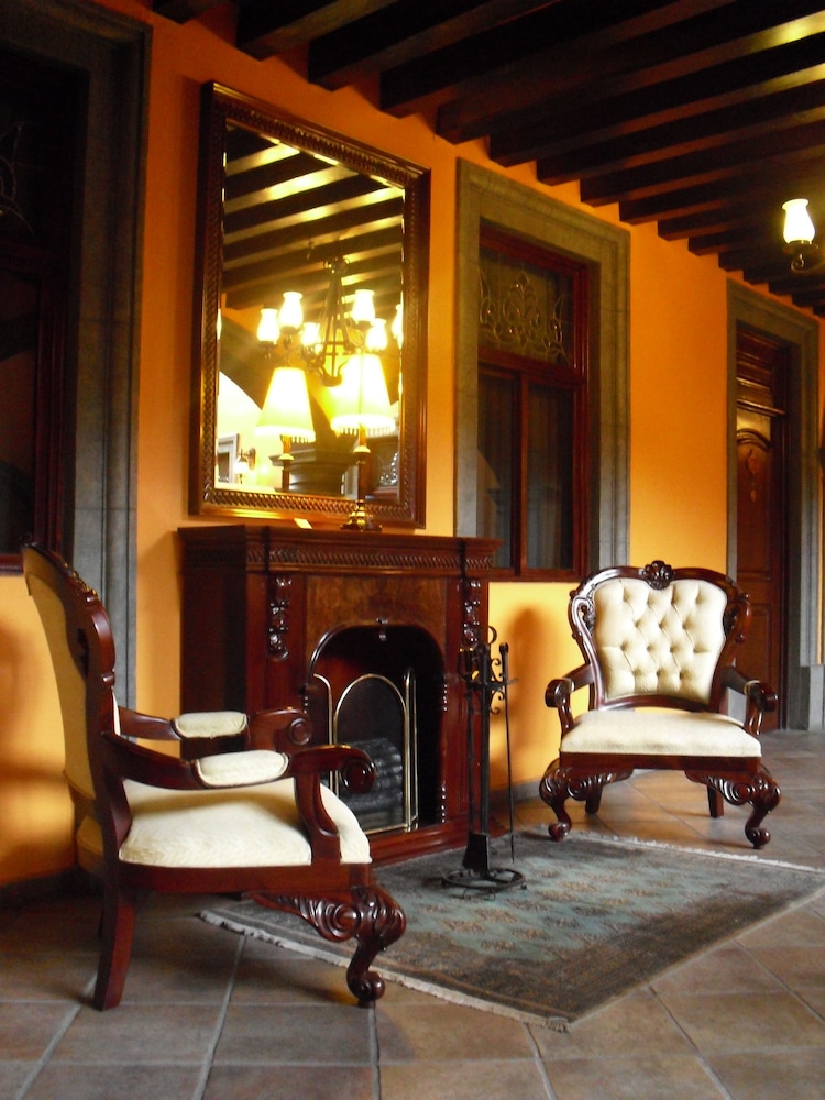 Hotel Morales Historical & Colonial 53/73
