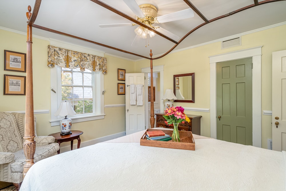 Cedars of Williamsburg Bed & Breakfast 24/50