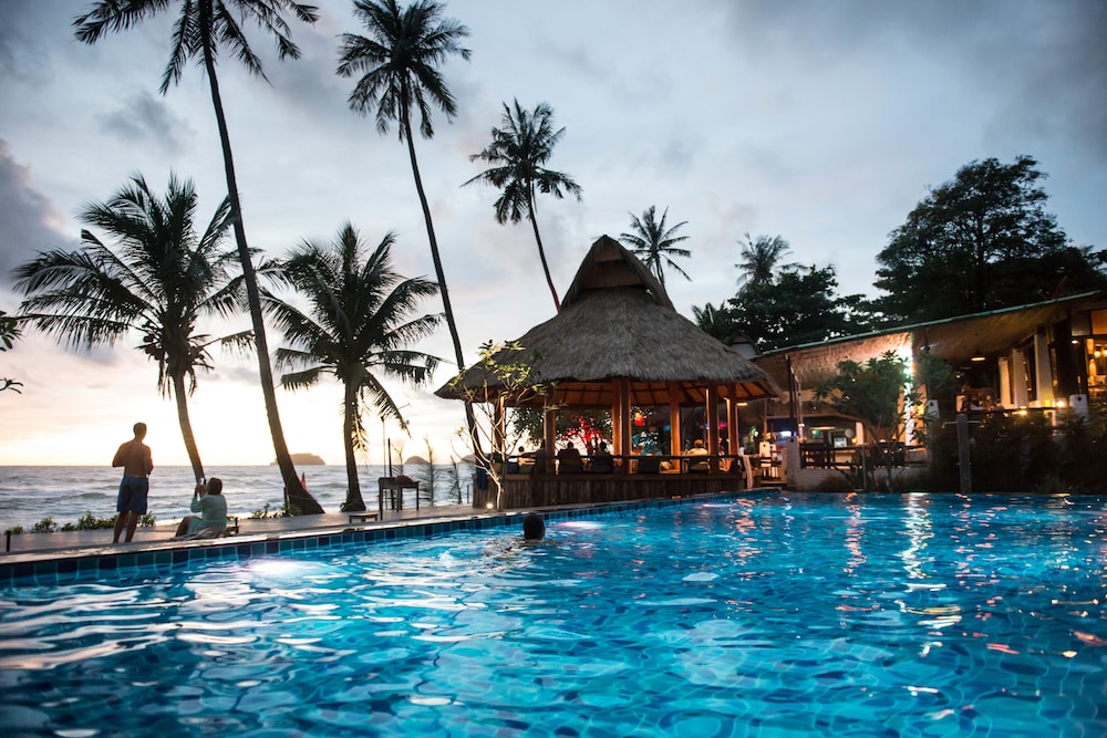 Nature Beach Resort 10/70