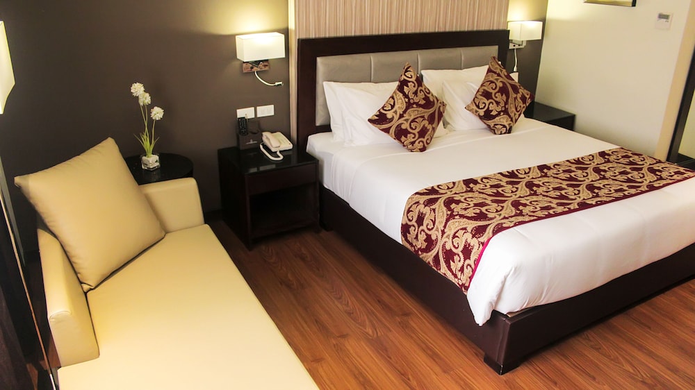Brentwood Suites 7/38