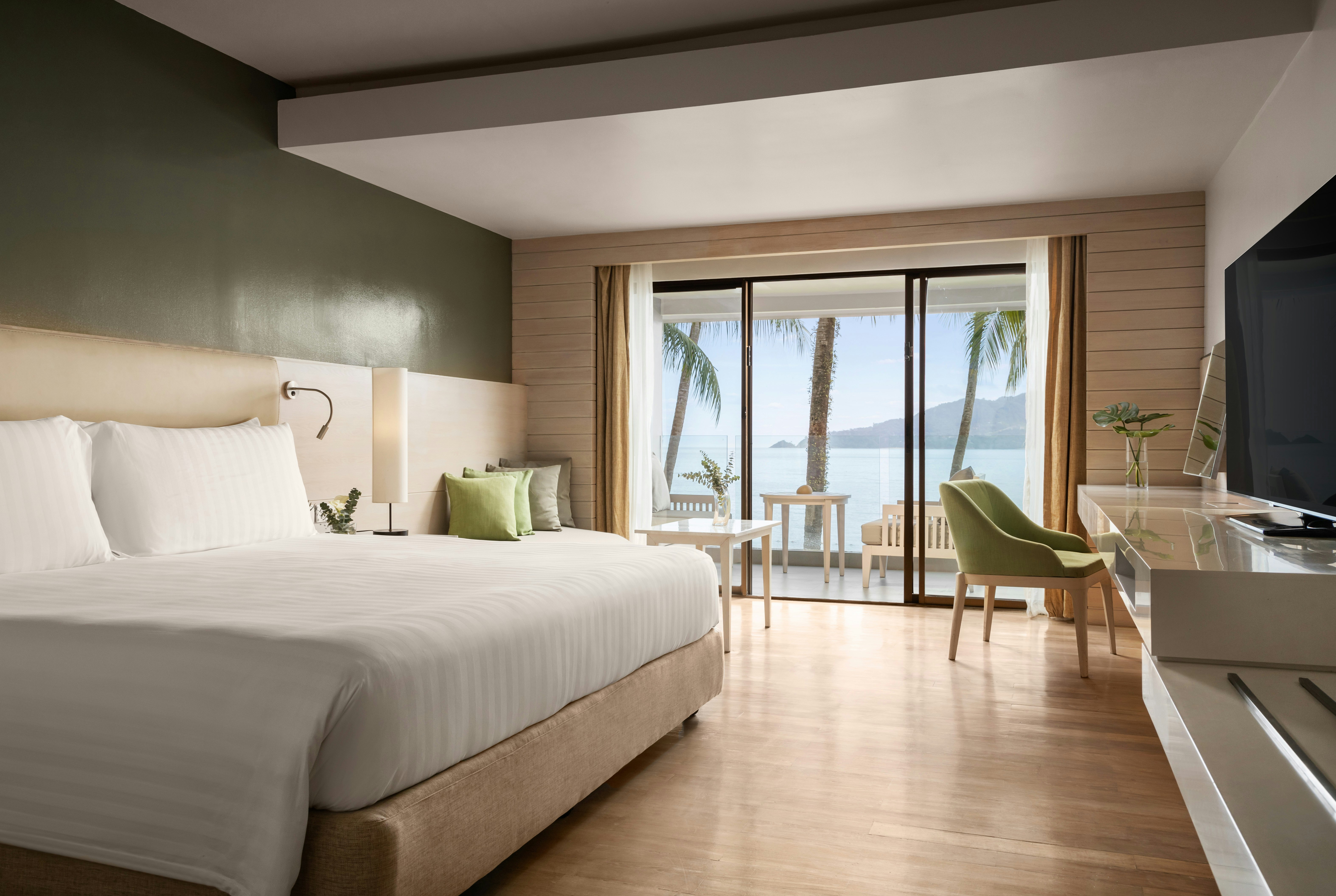 DELUXE, KING BED, OCEAN FRONT, BALCONY