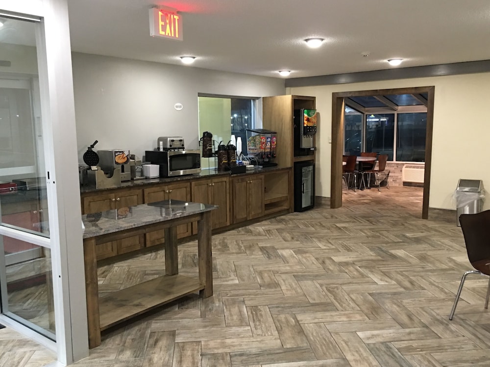 Super 8 by Wyndham Meridian 5/25