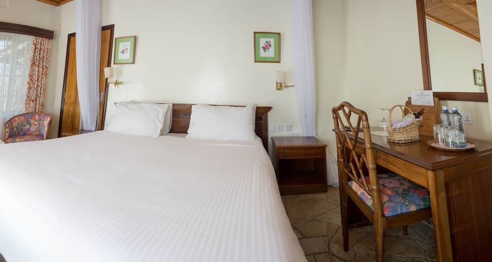 Jacaranda Lake Elementaita Lodge 8/34