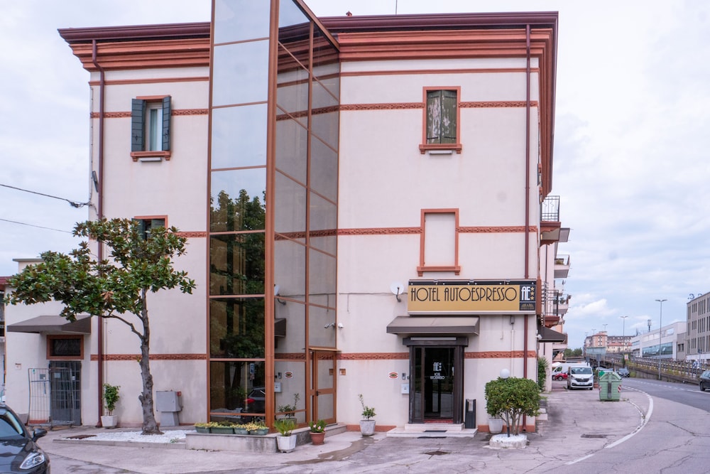 Hotel Autoespresso 2/50