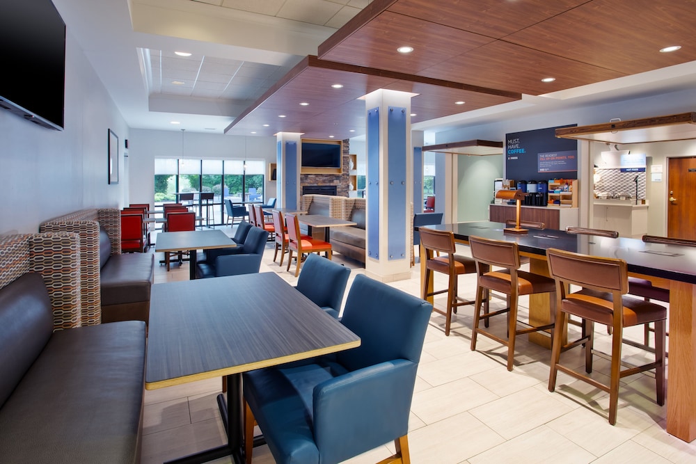 Holiday Inn Express & Suites Rochester Webster, an IHG Hotel 32/50