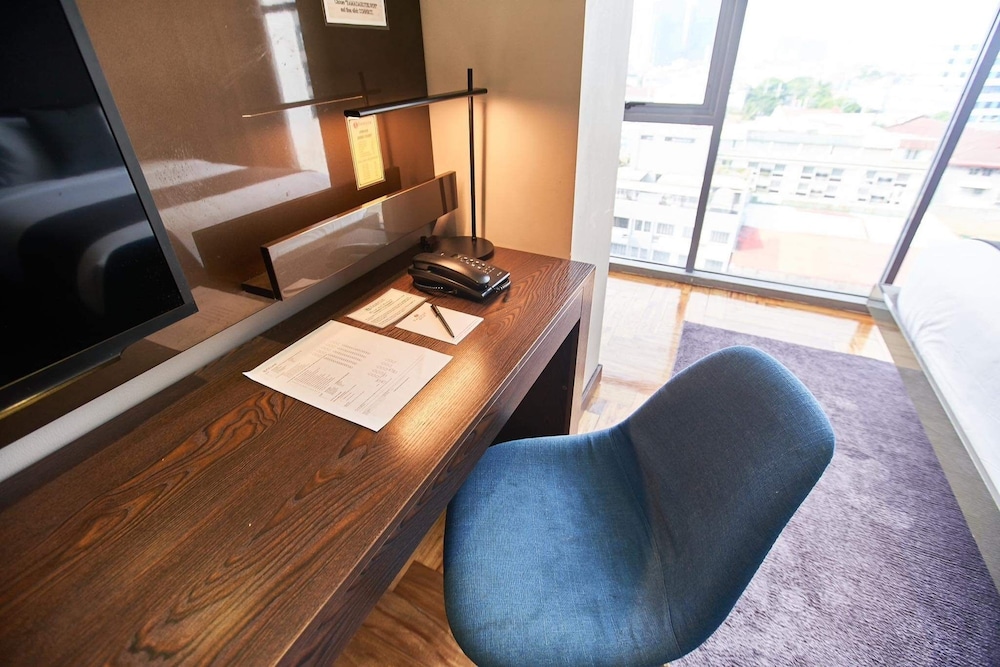 Ramada Encore by Wyndham Makati 29/50