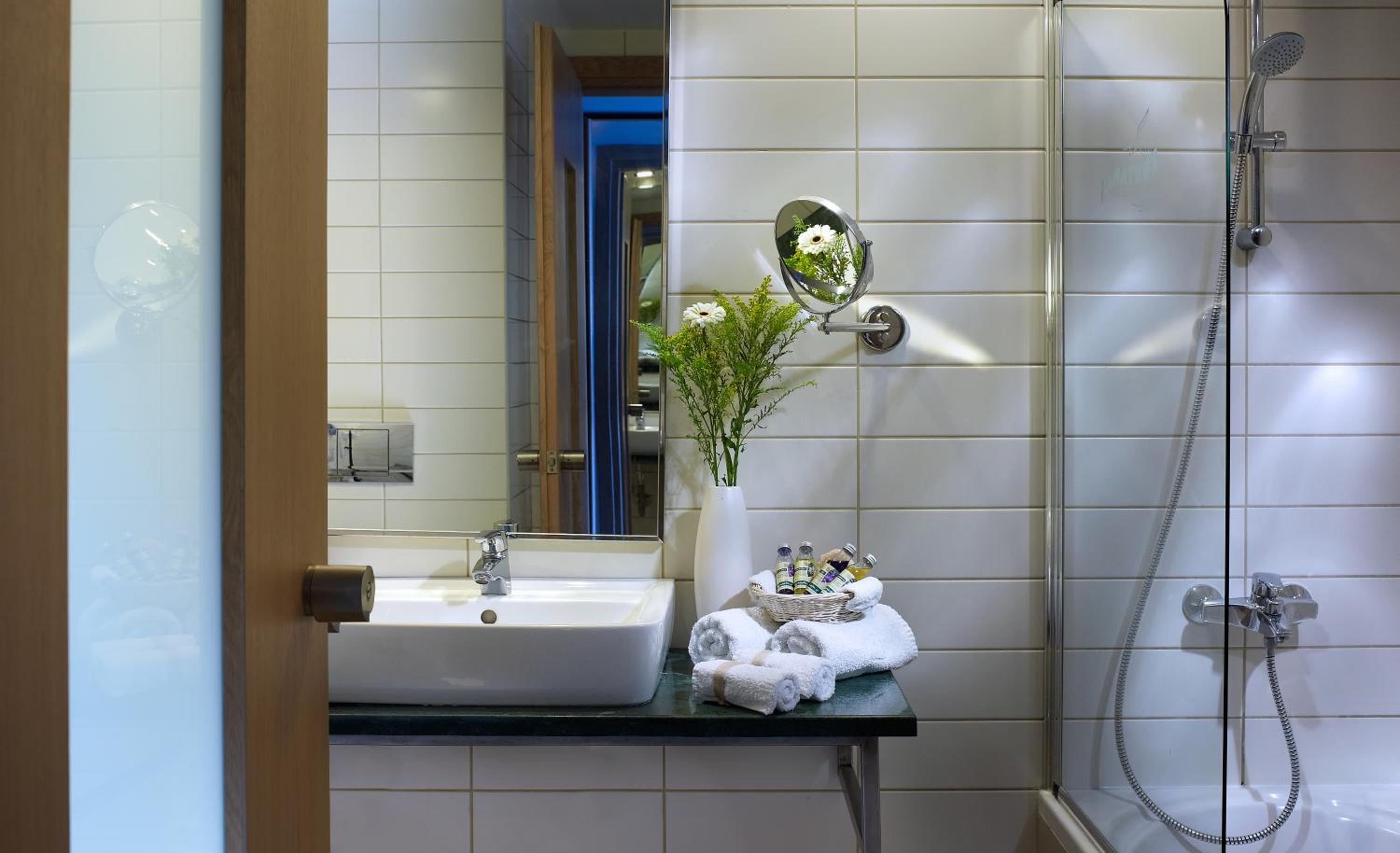 غرفة سوبيريور بسرير مزدوج بإطلالة على البحر، Albatros Spa and Resort Hotel 6/7