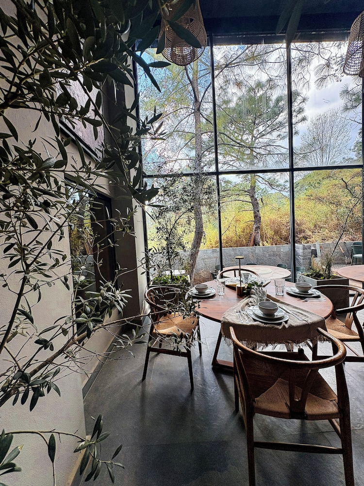 Serenzzo Hotel & Cuisine 33/50