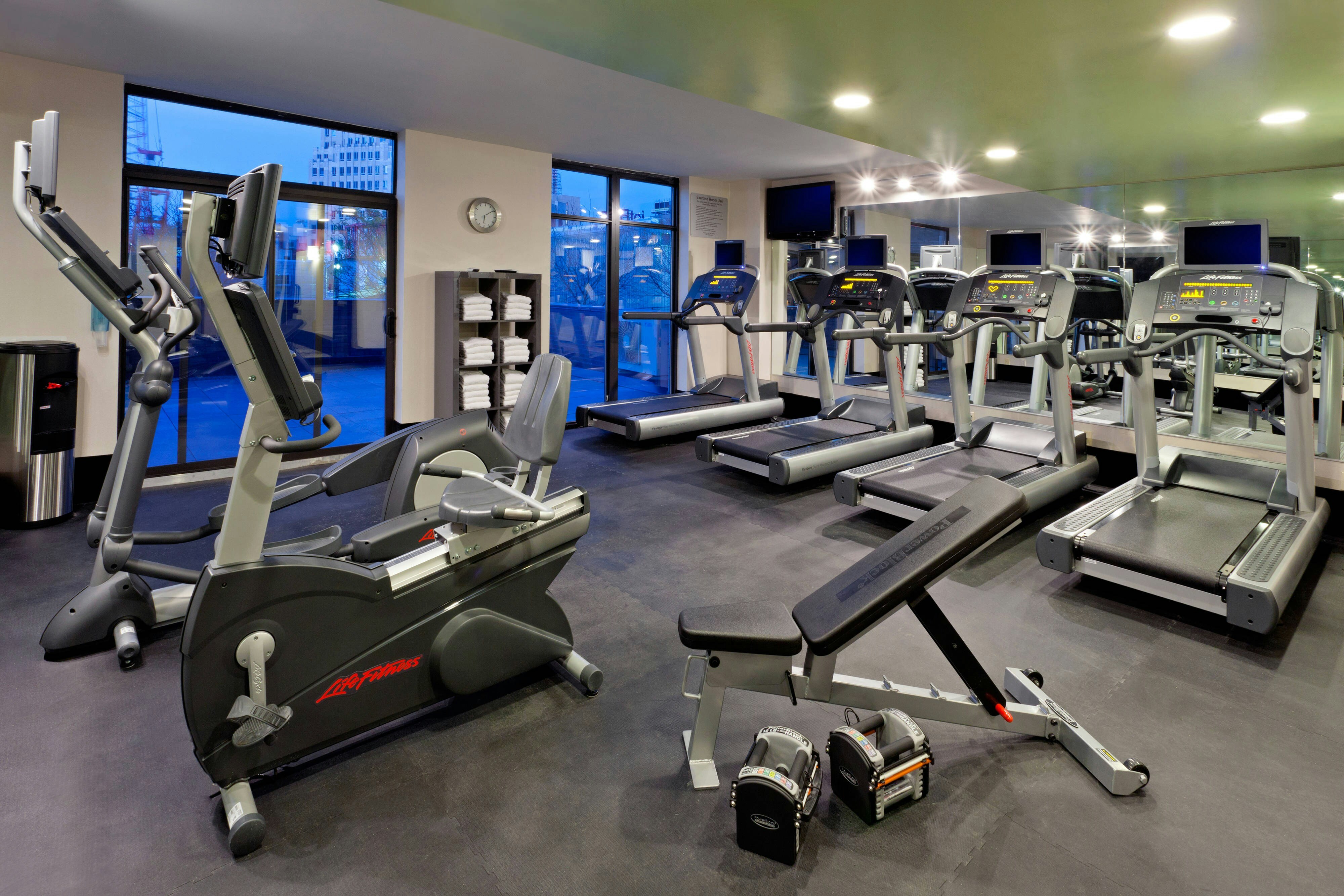 FAIRFIELD INN AND SUITES NEW YORK QUEENS/QUEENSBORO BRIDGE 3/8
