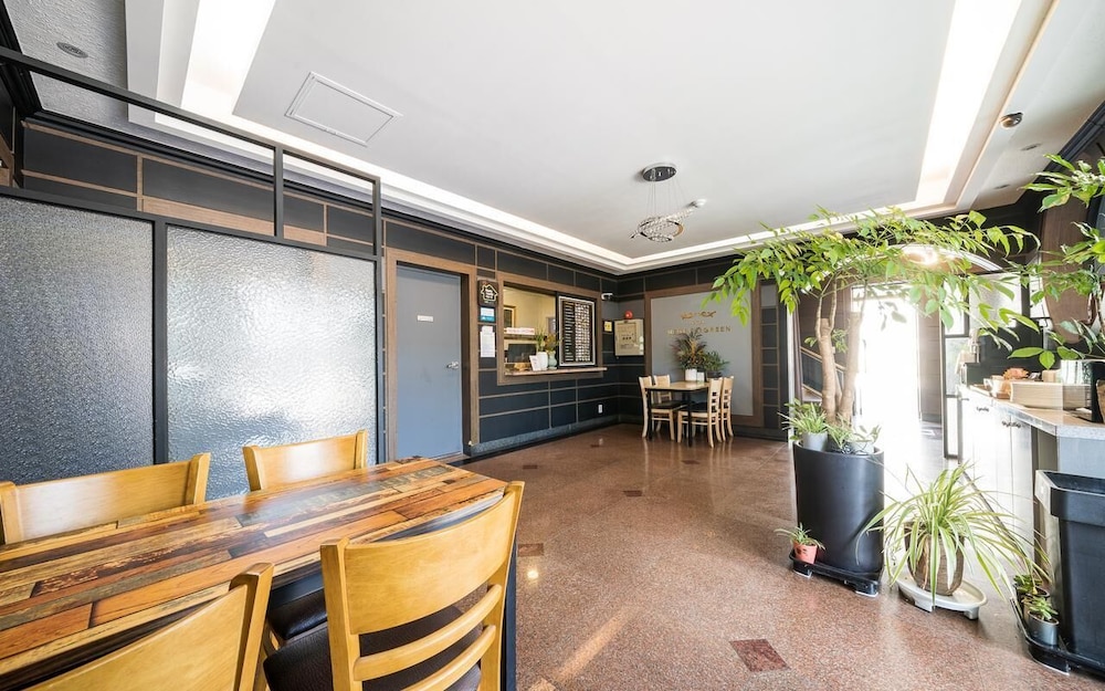 Hotel New Evergreen 7/62