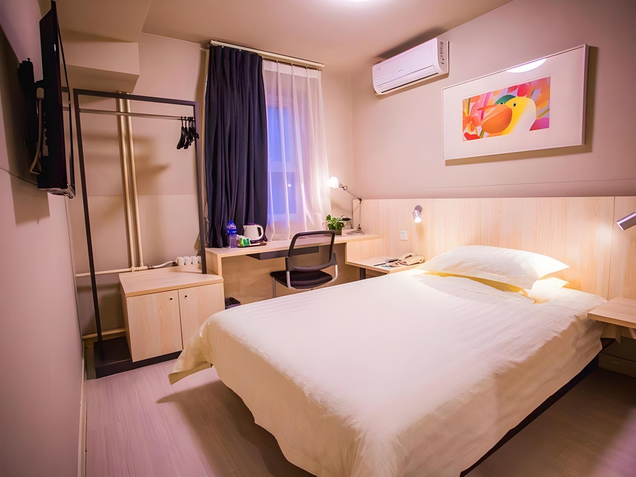 ROOM, SINGLE