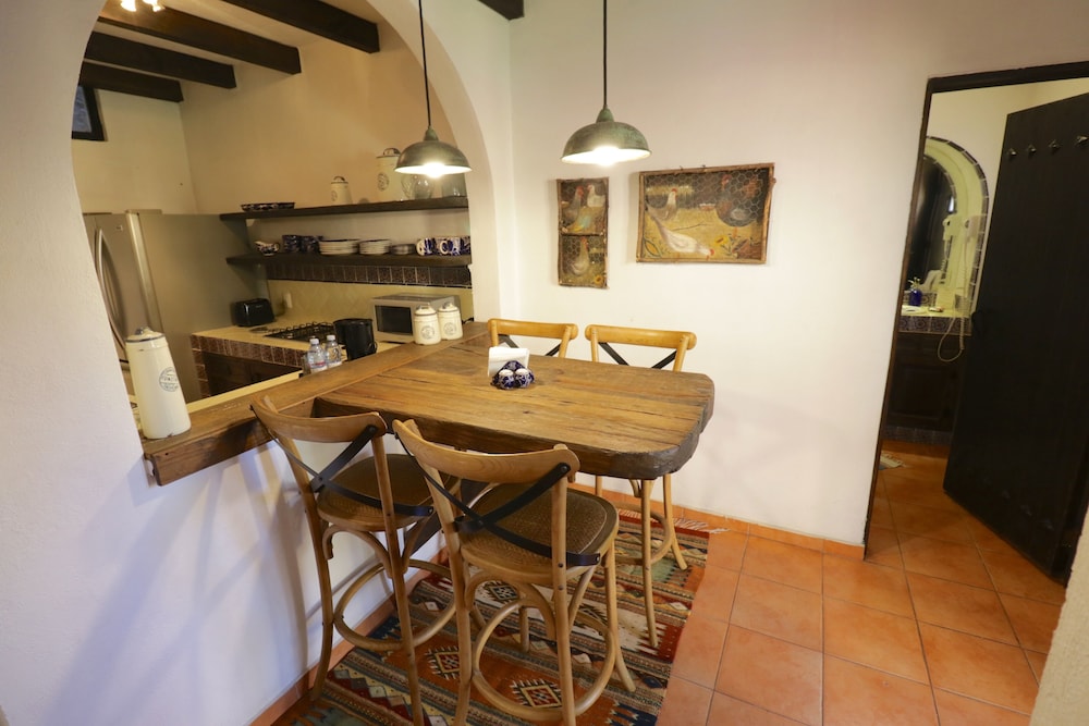 Casa Mia Suites 52/72