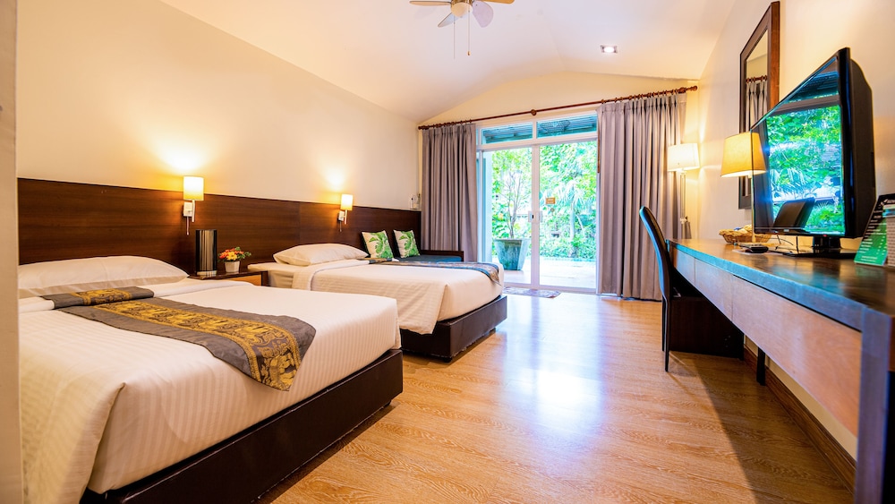 Baan Klang Aow Beach Resort 19/66