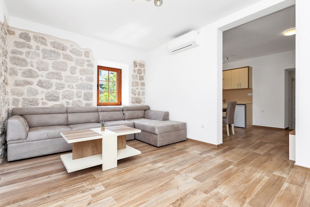 Apartments Mezini 11 21/50