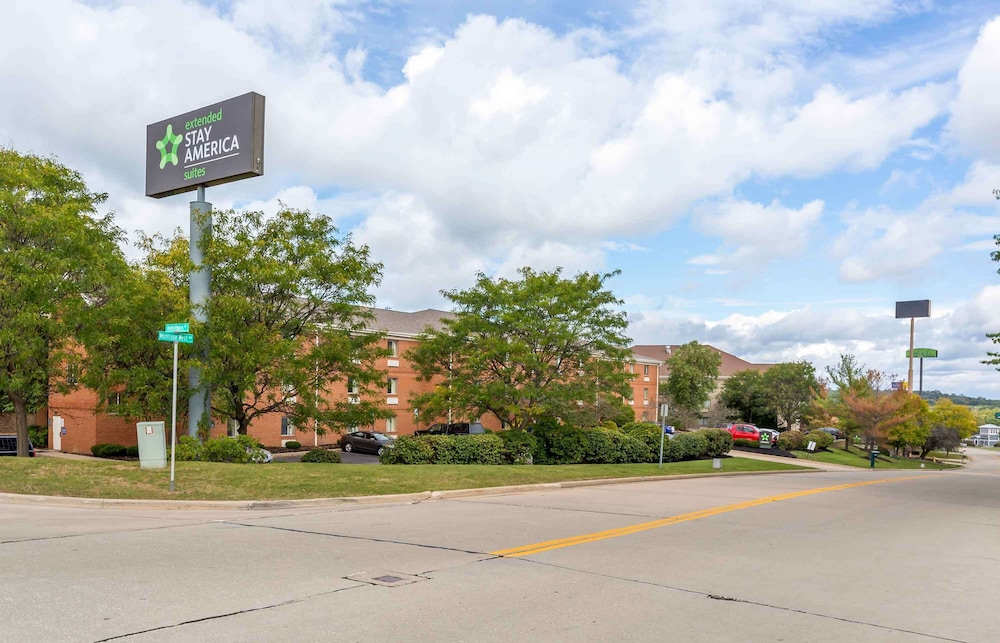 Suburban Studios Copley Akron West 52/59