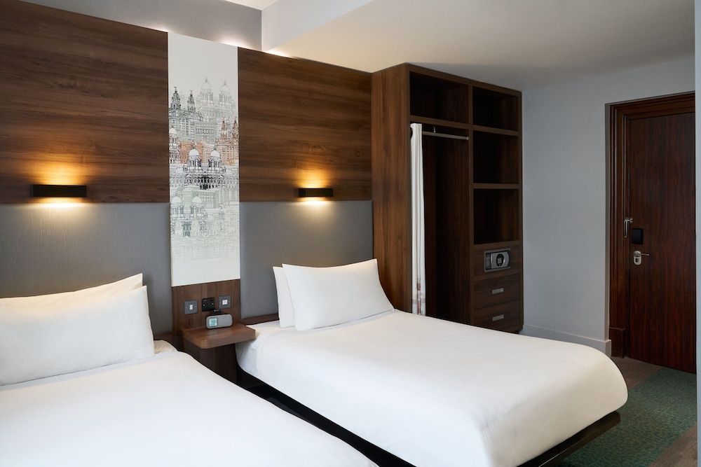 Semi Basement, Twin Beds