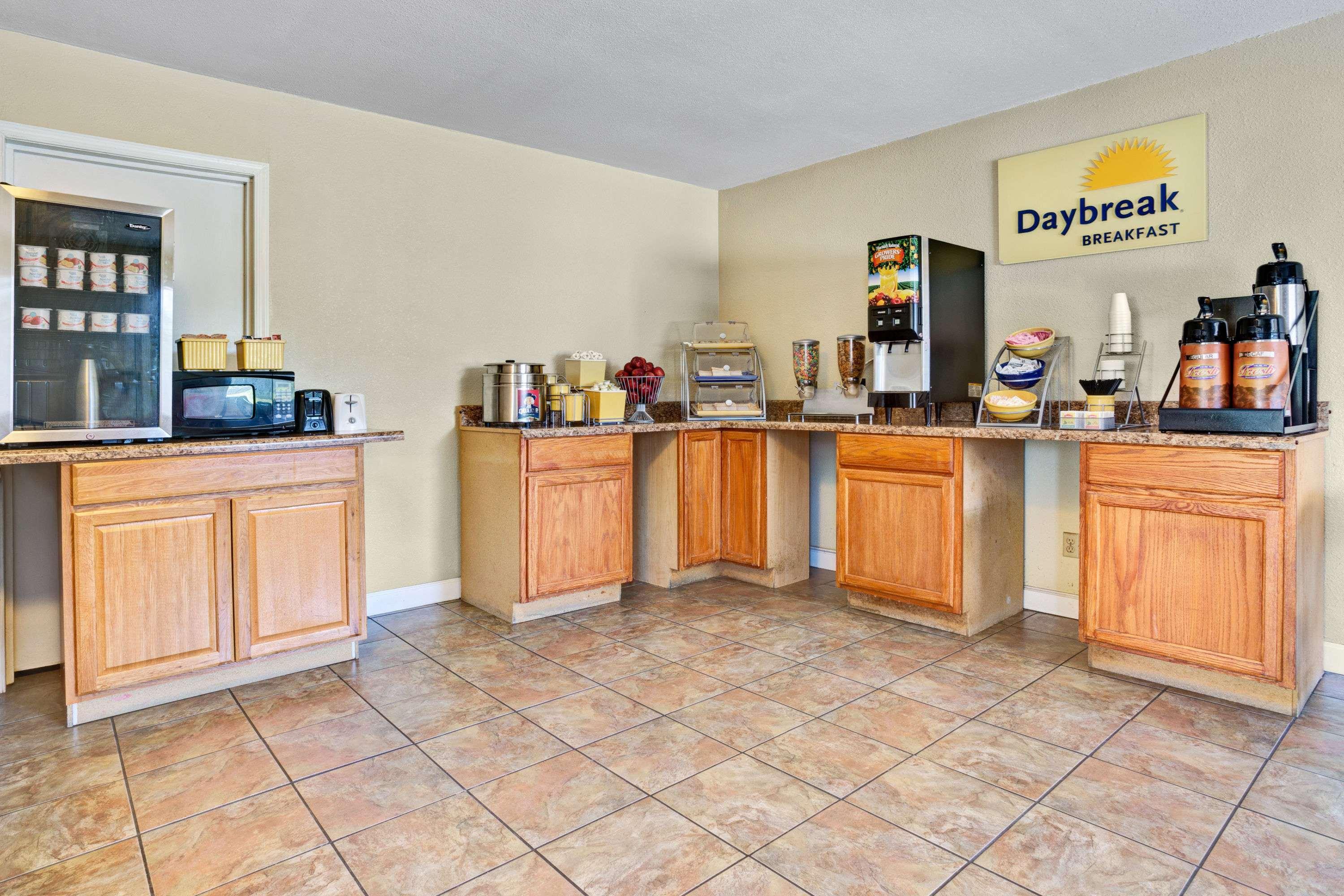 Days Inn by Wyndham Elizabeth City 5/21