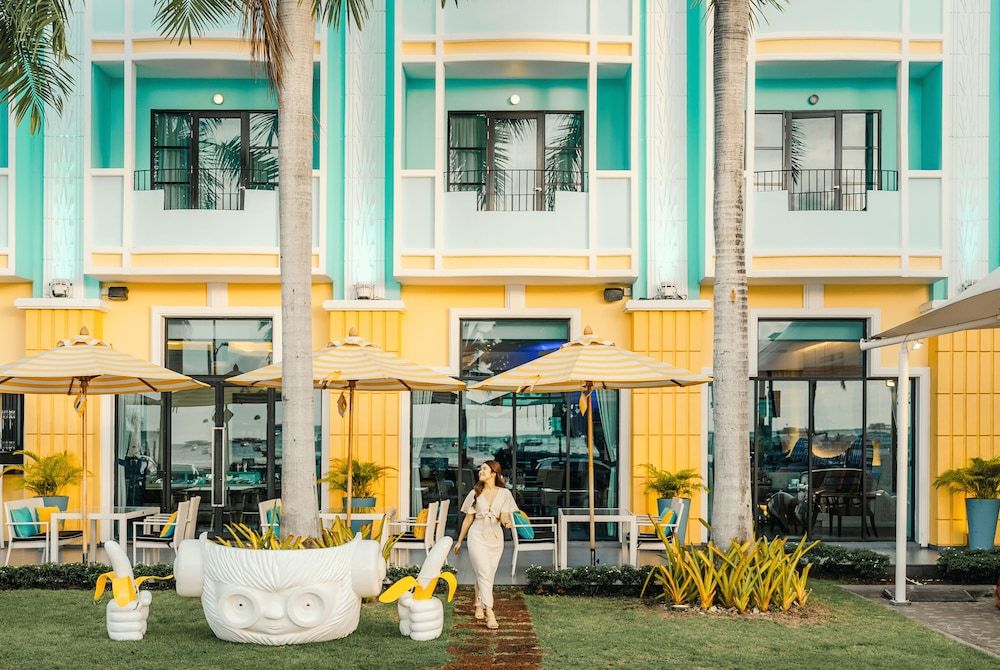 Wave Hotel 2/50