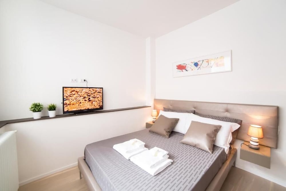 Grand Master Suites 18/74