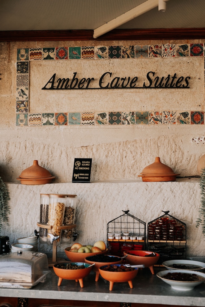 Amber Cave Suites 4/76