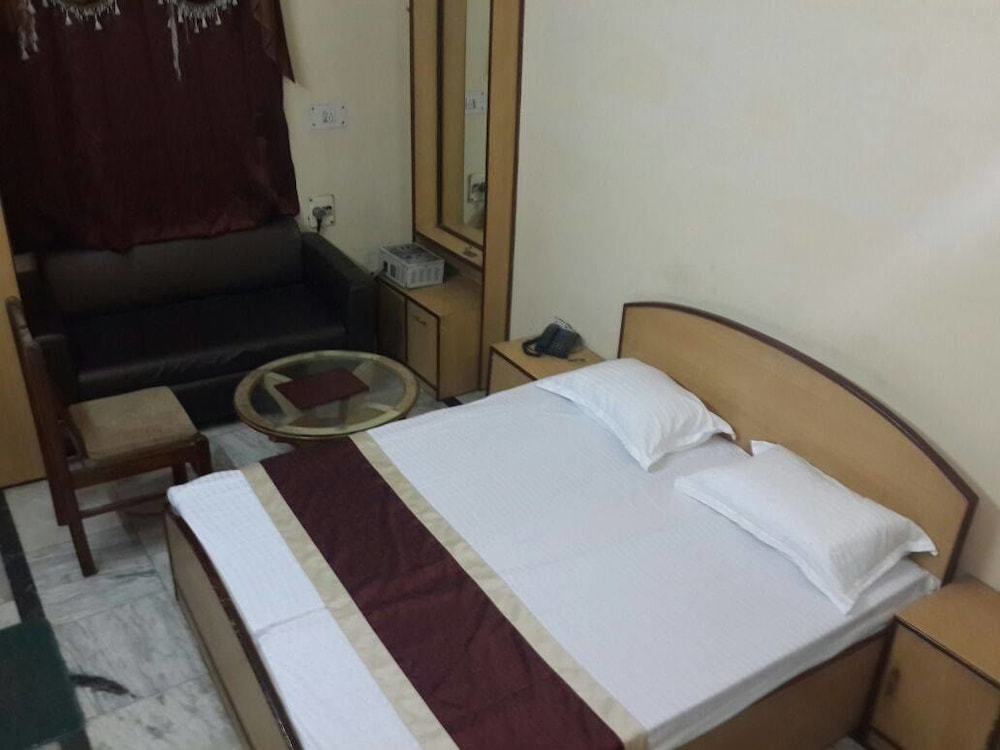 Muskan Hotel 22/48