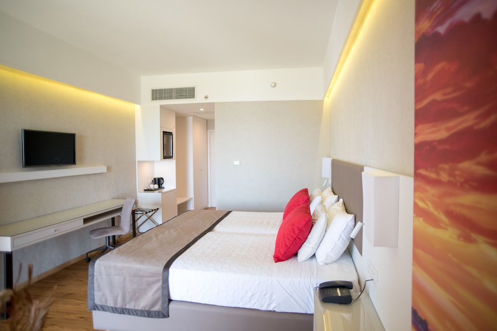 Ramada Plaza by Wyndham Thraki 16/49