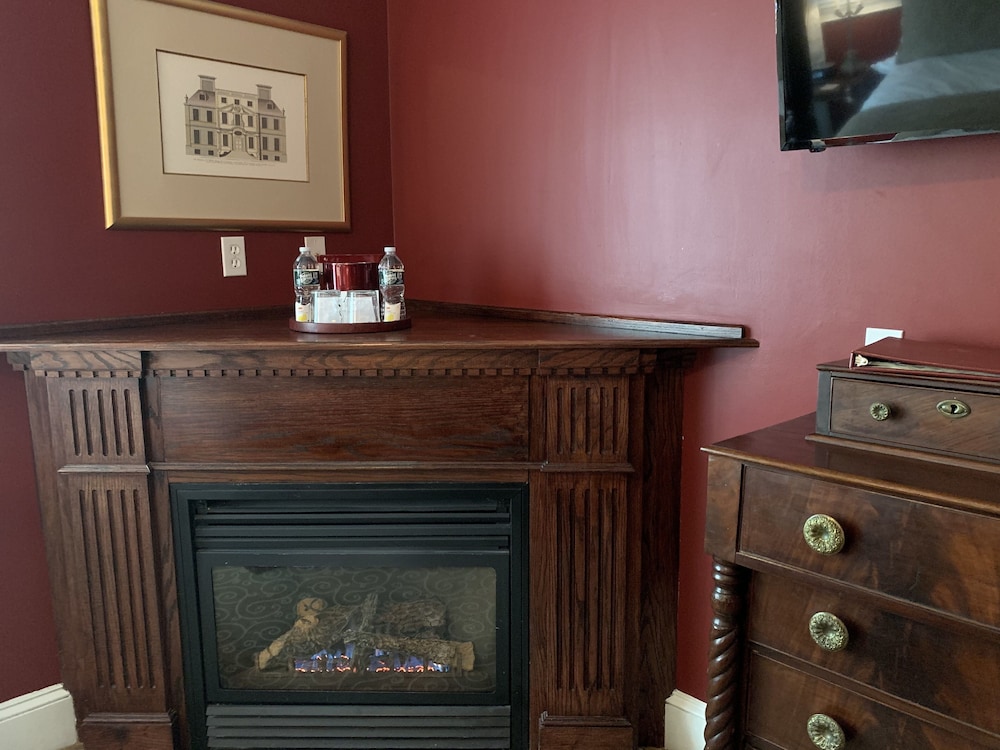Almondy Inn 10/77