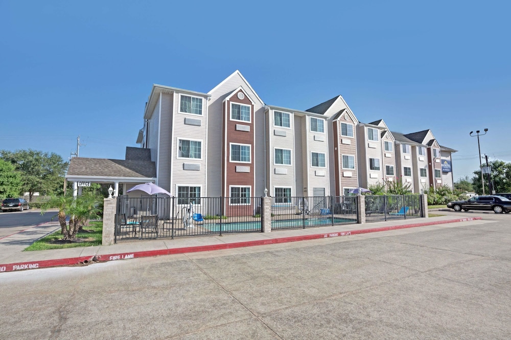 Microtel Inn And Suites Houston 4/32