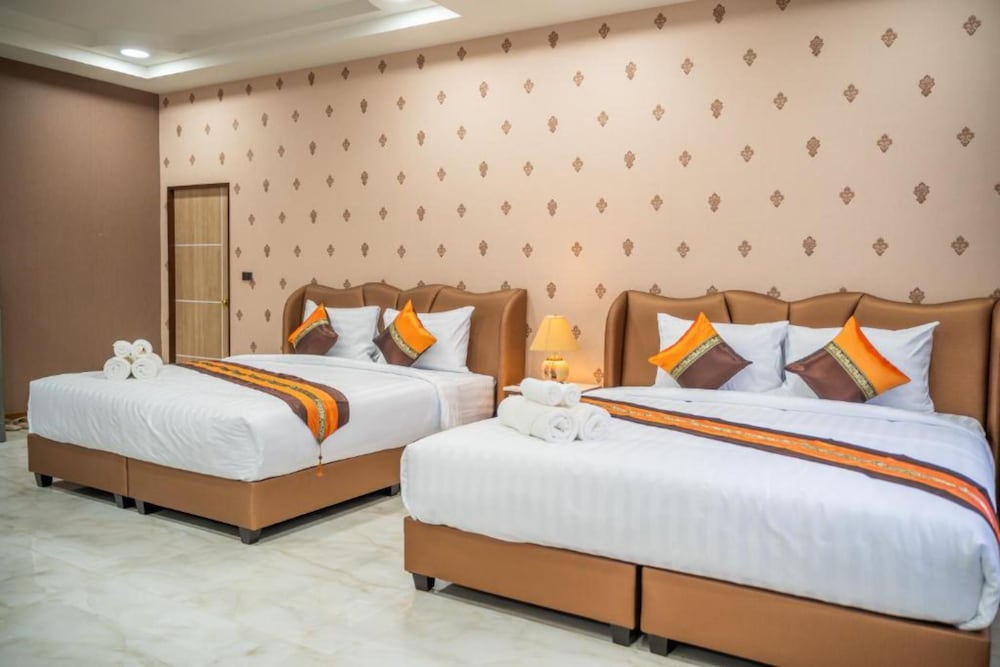 Siri Nakornpink Chiang Mai Hotel 25/75