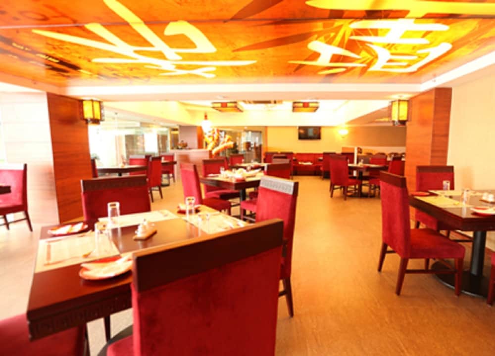 Hotel Chennai Le Palace 61/72