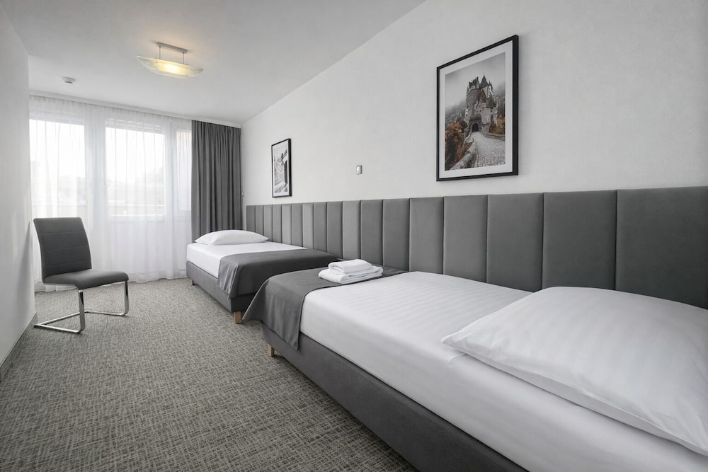 Logos Hotel Warsaw 20/75