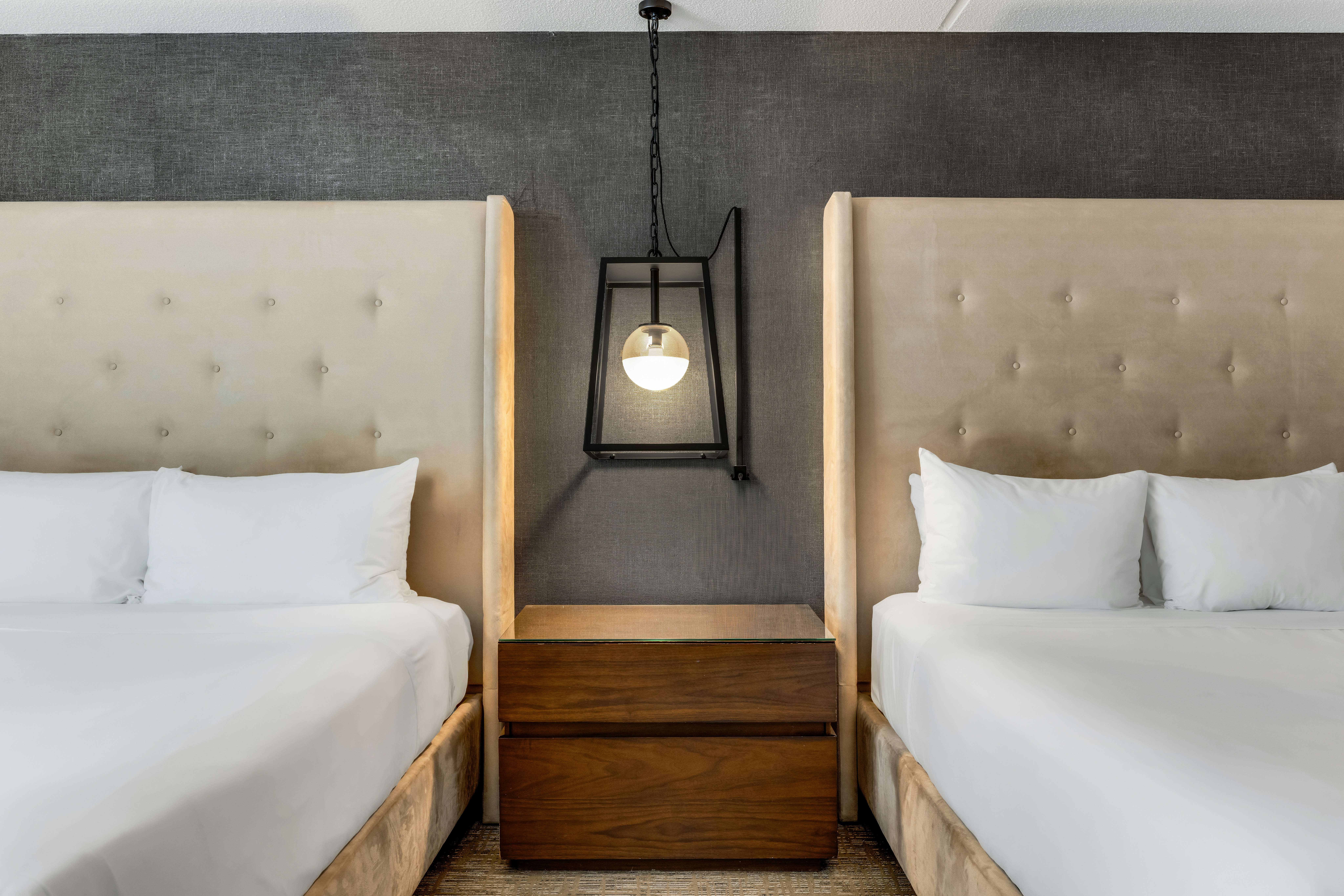 DELUXE, 2 QUEEN BEDS, BACK BAY VIEW