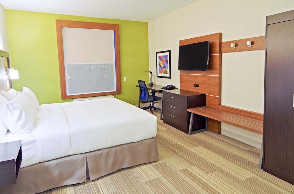 Holiday Inn Express Hotel & Suites Phoenix North Scottsdale 19/58