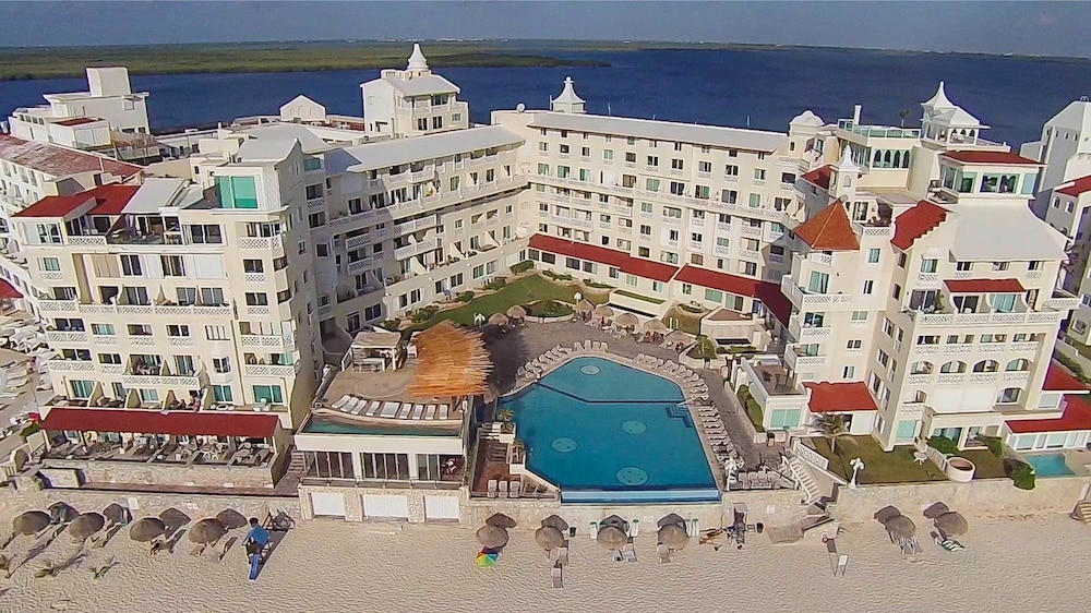 Bsea Cancun Plaza Hotel in CANCUN
