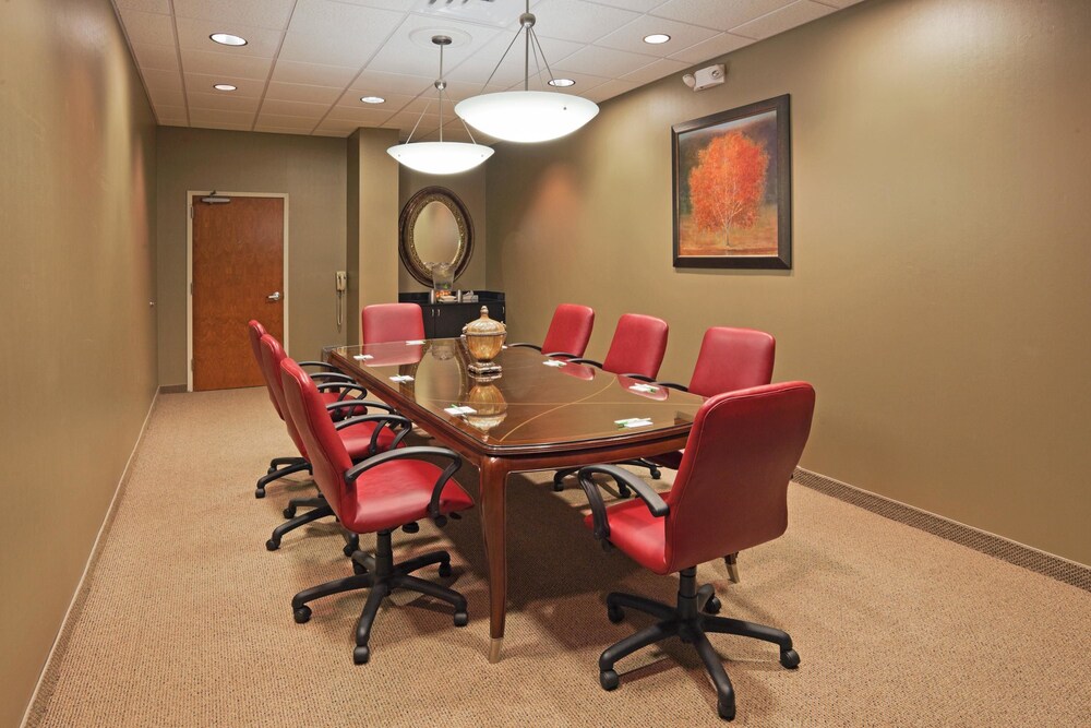 Holiday Inn Carbondale-Conference Center 64/81