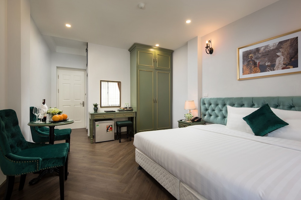 EXECUTIVE, DOUBLE OR TWIN BED, COURTYARD VIEW