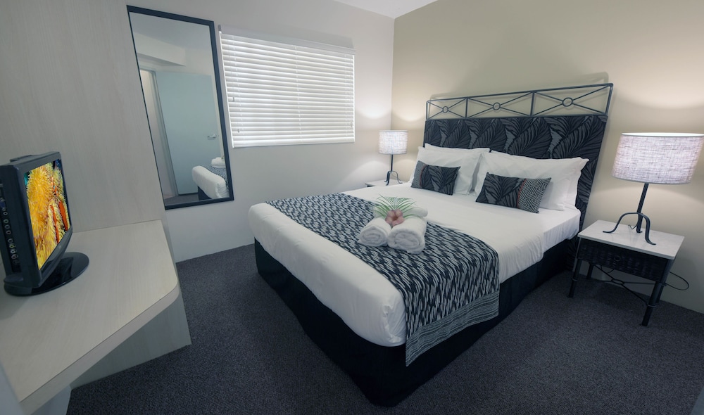 Inn Cairns 17/56