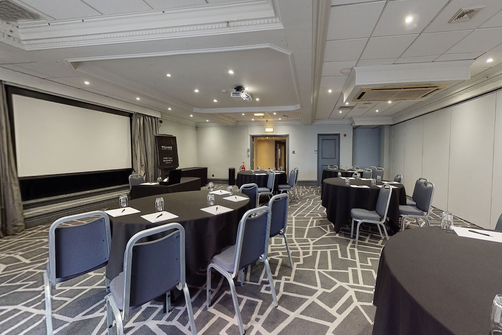 Village Hotel Manchester Cheadle 42/50