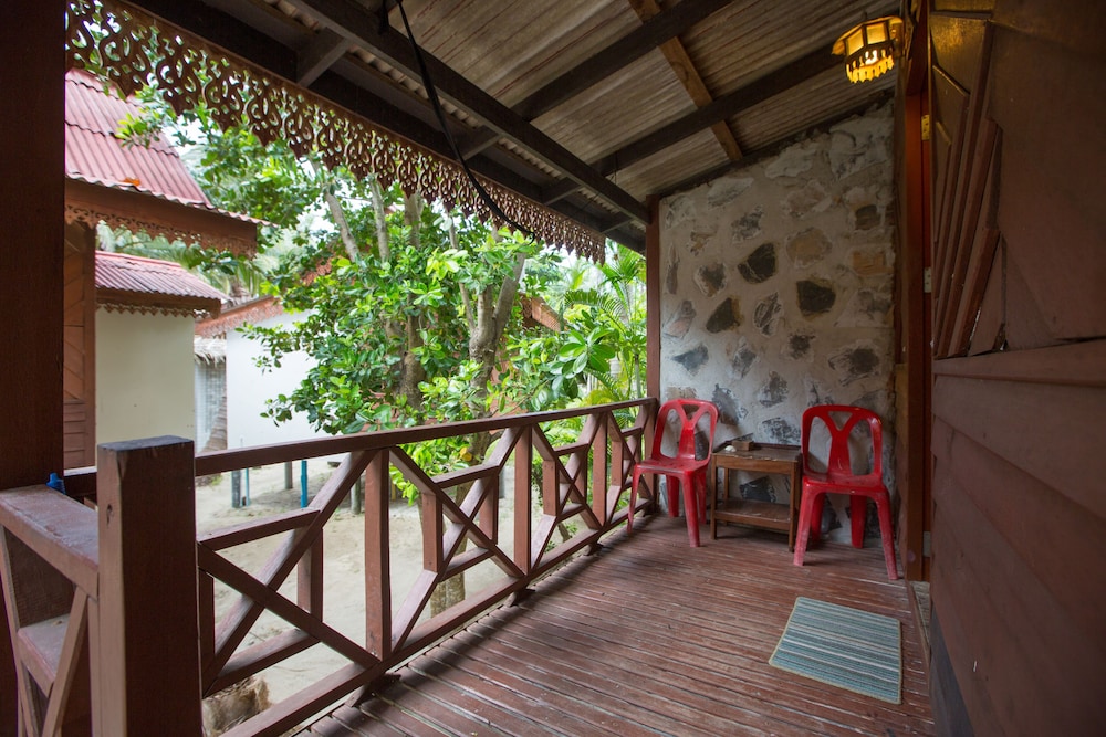 BOTTLE BEACH 1 RESORT 44/74