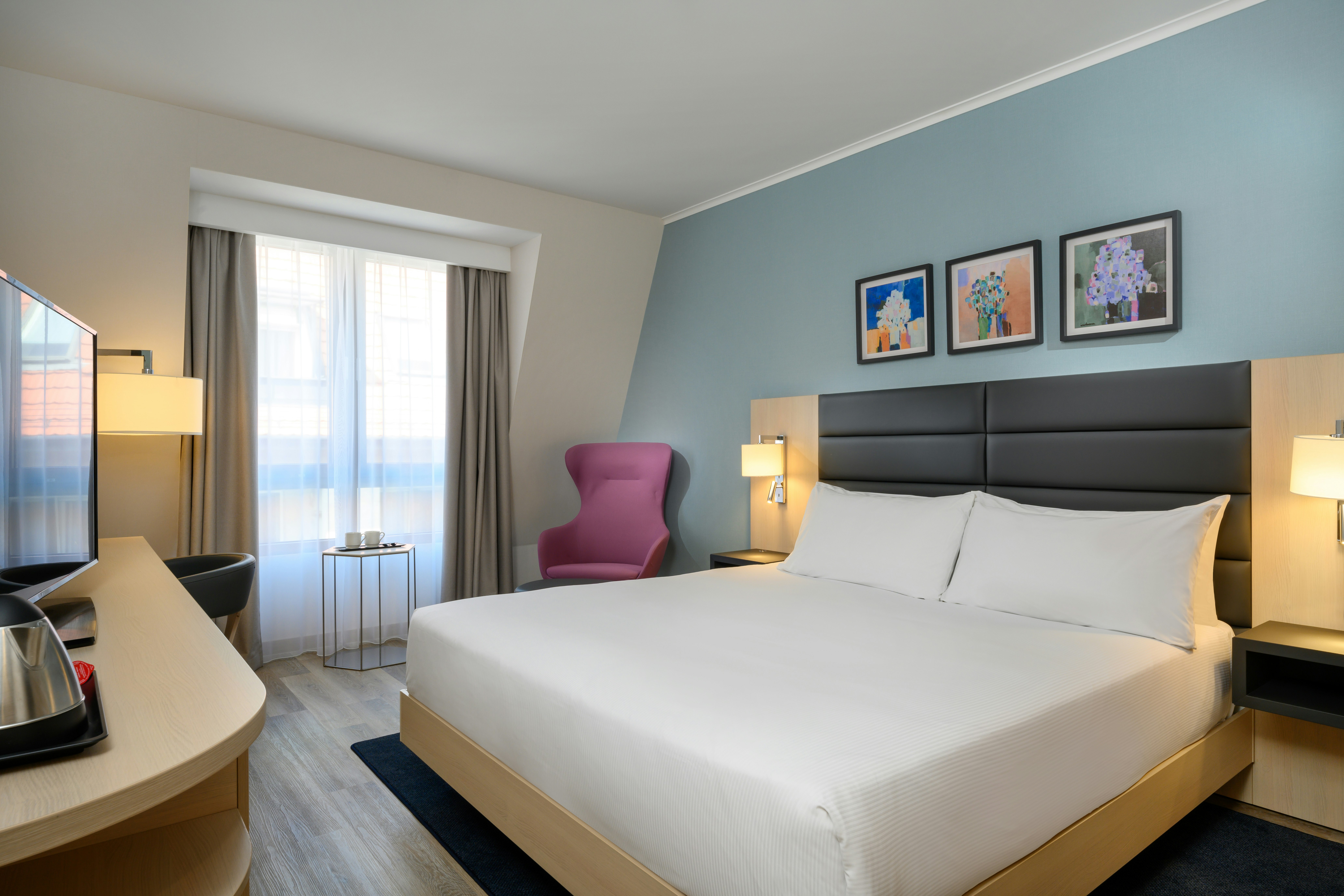 ROOM, KING BED