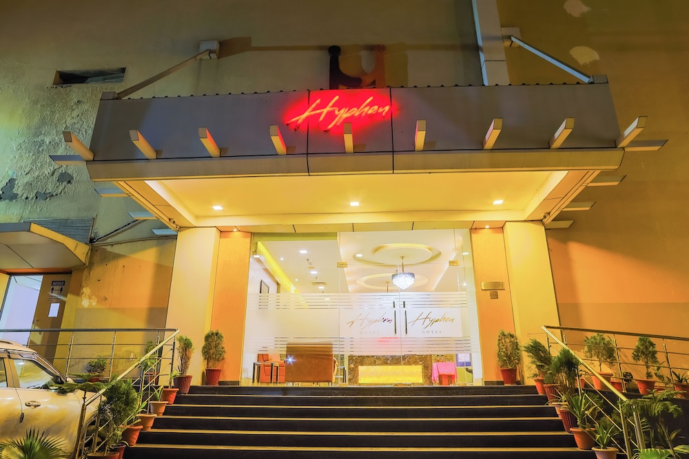 Hyphen Premier Hotel 3/50