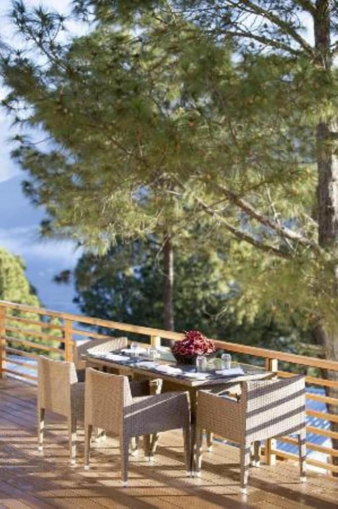 DHENSA BOUTIQUE RESORT 32/33