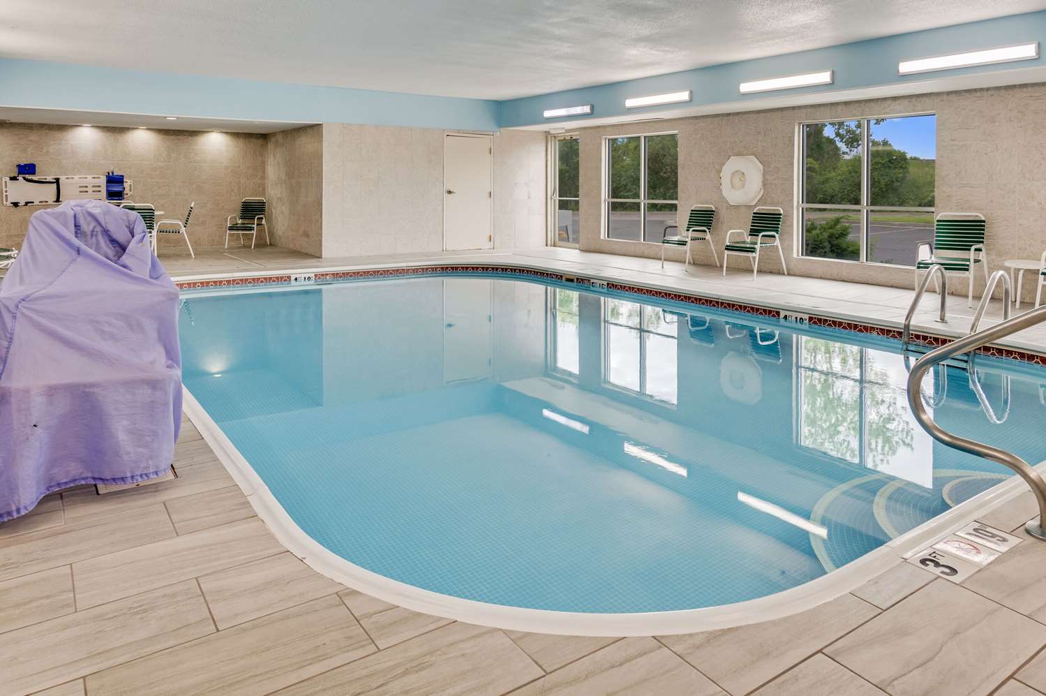 Country Inn & Suites By Radisson Grand Rapids Airport Mi 21/40