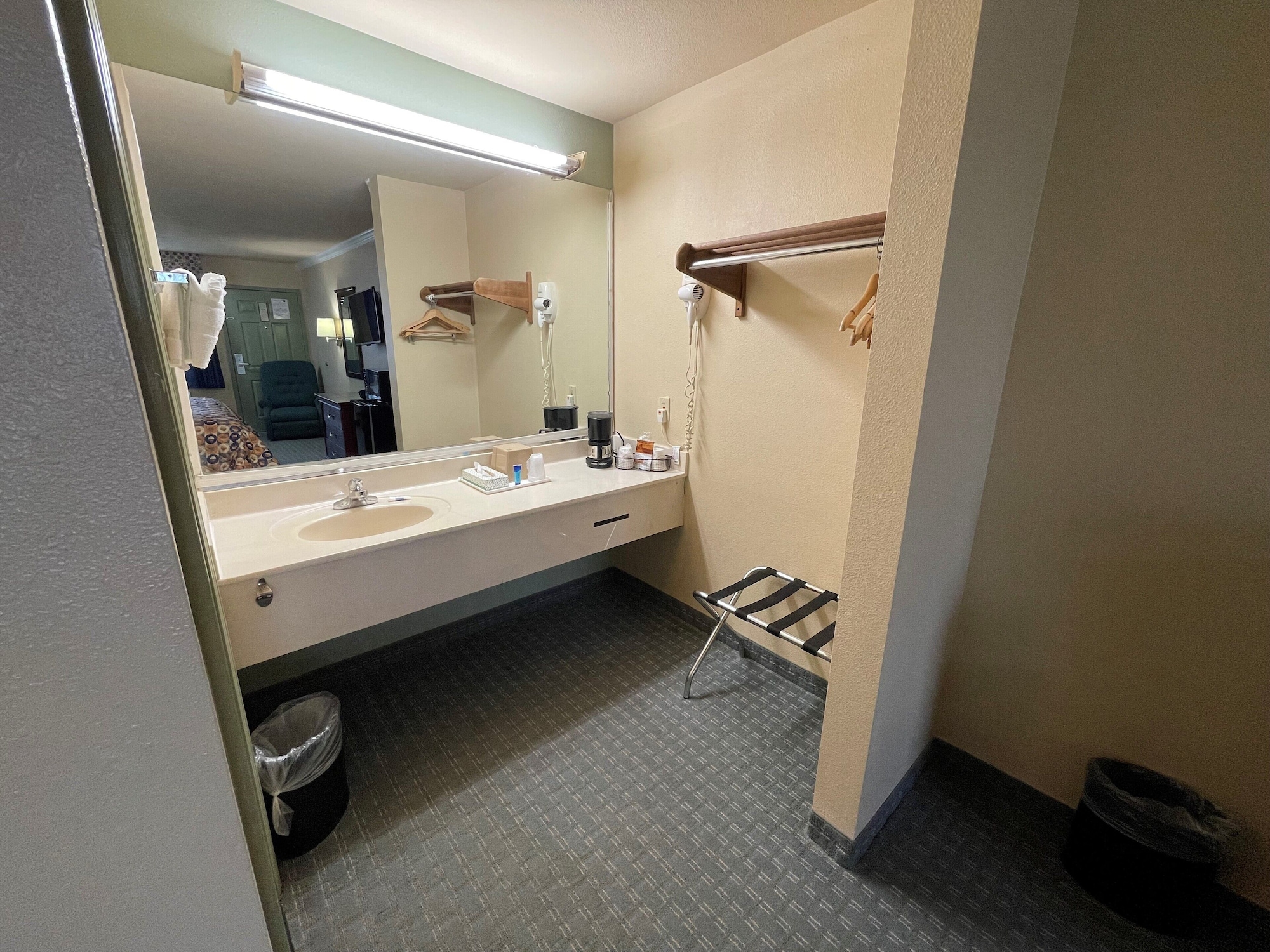 غرفة بسريرين كوين، Americas Best Value Inn Houston Hobby Airport 4/4