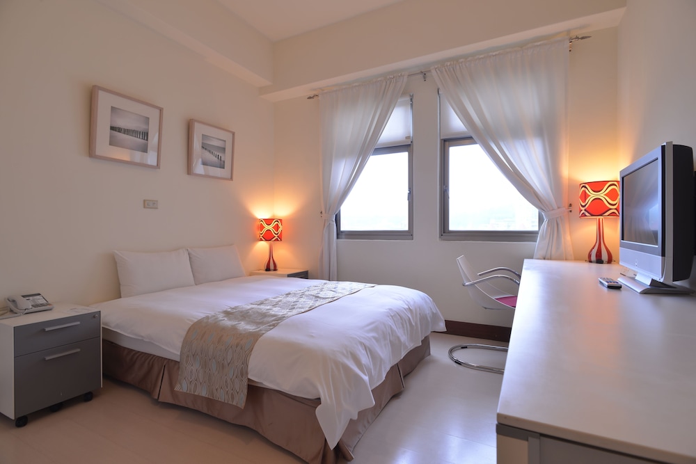 ROOM, DOUBLE BED