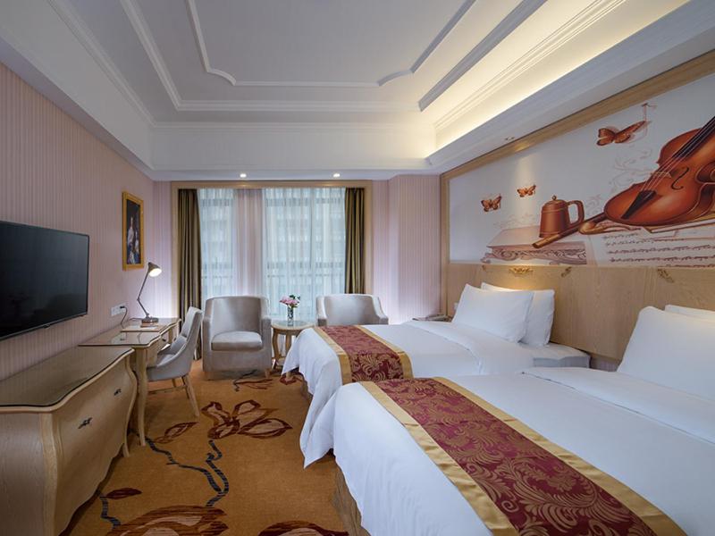 Vienna International Hotel (Dongguan Shilong Huixing Business Center) 5/17