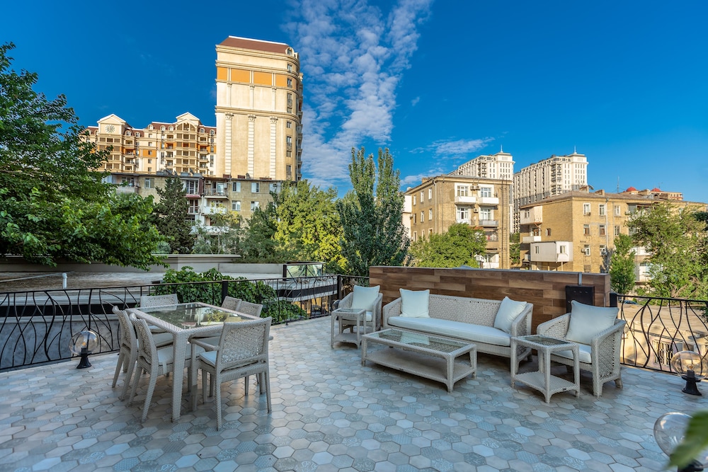 Ivy Garden Hotel 41/44