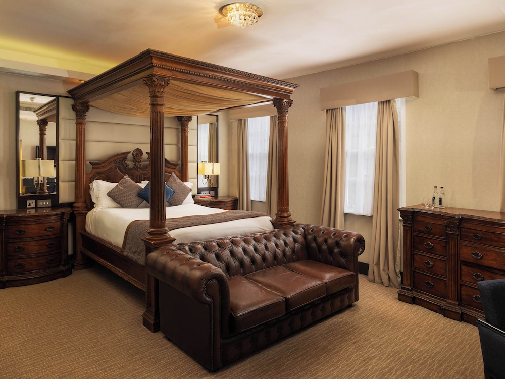 DELUXE, SUITE