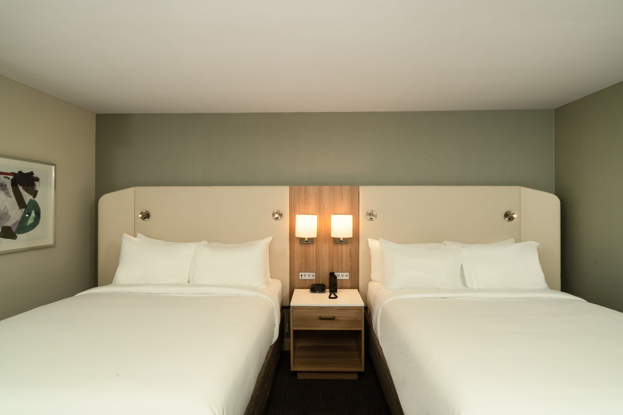 STANDARD, 2 QUEEN BEDS
